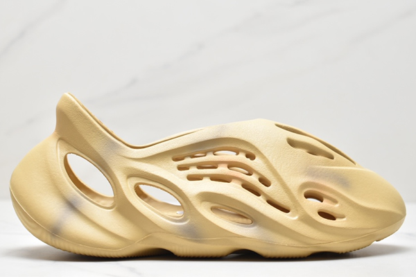 Adidas Yeezy Foam Runner Desert Sand GV6843